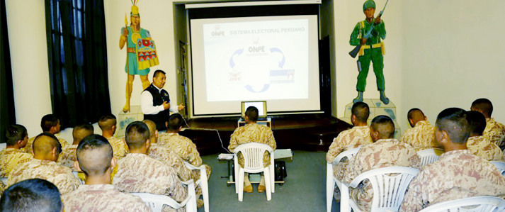 ONPE capacitó a militares para la Consulta Popular de Revocatoria en Cusco, Puno y Apurímac